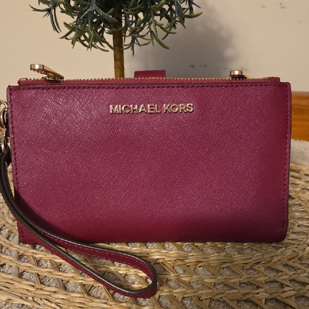 Michael Kors Magenta Wallet With Wristlet Excellent Preloved - Picture 1 of 5